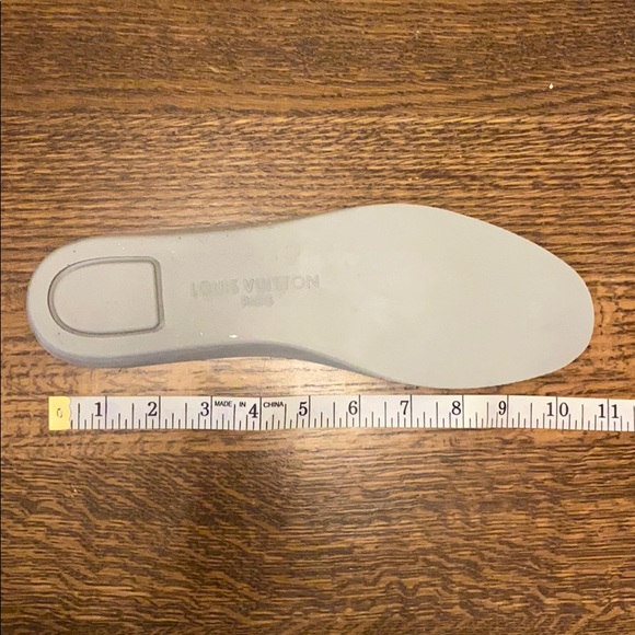 Men’s Louis Vuitton sneakers - Picture 10 of 11